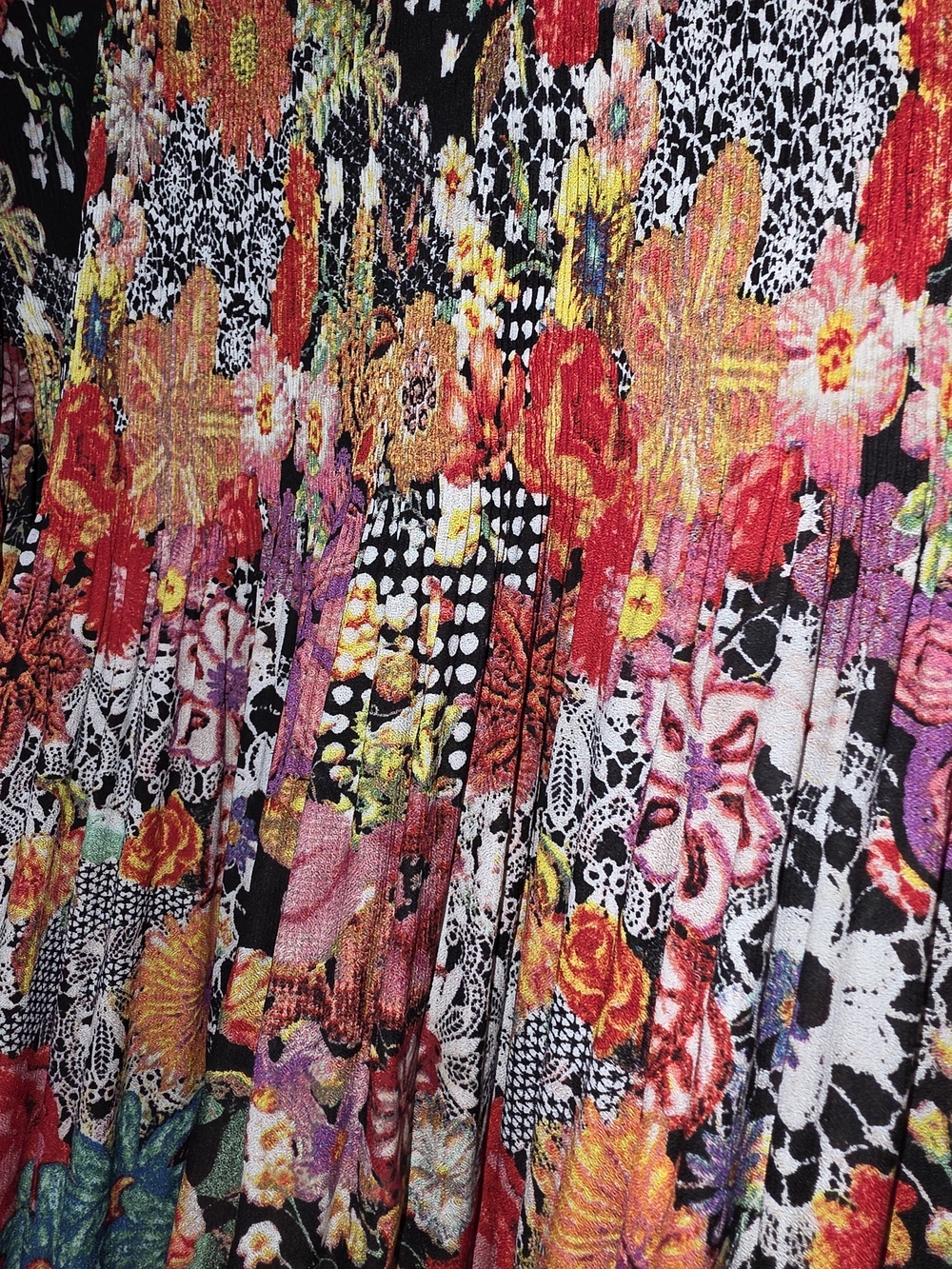 Melissa Paige Black Long-Sleeve Floral V-Neck Tunic Dress - Picture 5 of 9